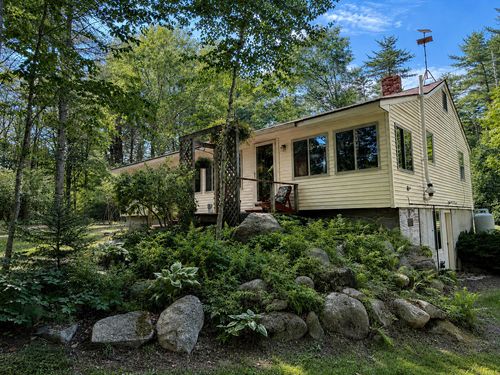 674 Friendship Rd, Waldoboro, ME, 04572-6382 | Card Image