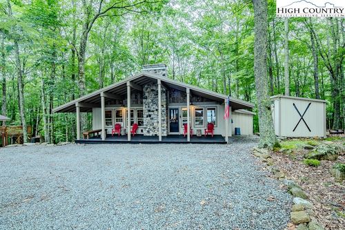 821 Pine Ridge Rd, Beech Mountain, NC, 28604-8155 | Card Image