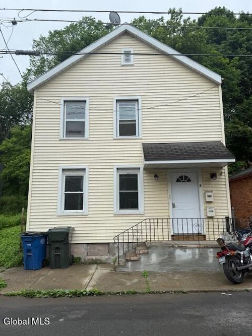 9 Sargent St, Cohoes, NY, 12047-2816 | Card Image