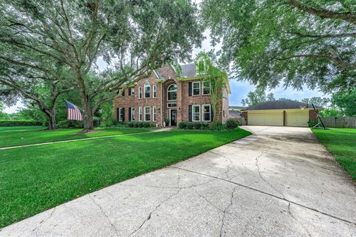 907 Middlecreek St, Friendswood, TX, 77546-5415 | Card Image