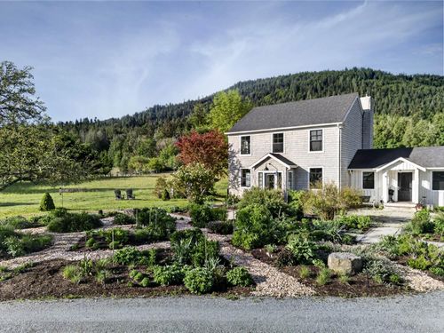 2454 Fulford-Ganges Rd, Salt Spring Island, BC, V8K1Z4 | Card Image