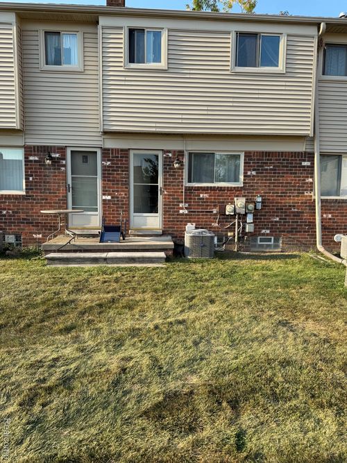 9702 Cornell St, Taylor, MI, 48180-7308 | Card Image