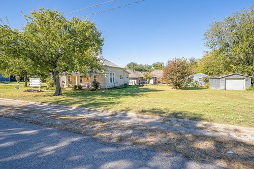 201 N 3rd St, Krum, TX, 76249-5145 | Card Image