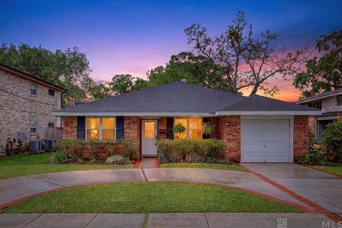 8910 Melrose Ln, River Ridge, LA, 70123-2916 | Card Image