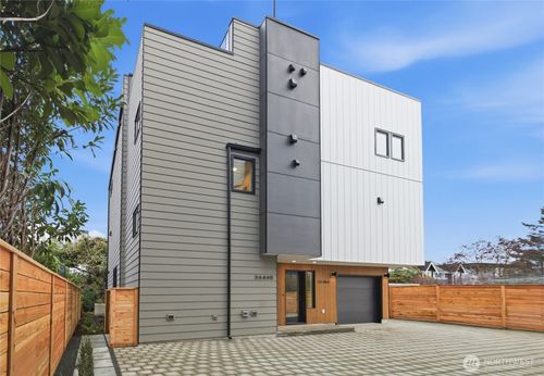 b-3646 Greenwood Ave N, Seattle, WA, 98103-8519 | Card Image