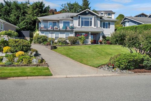 492 Ash St, Campbell River, BC, V9W7H5 | Card Image
