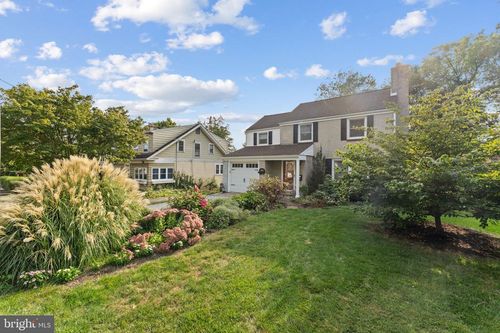 18 Manor Rd, PAOLI, PA, 19301-1708 | Card Image