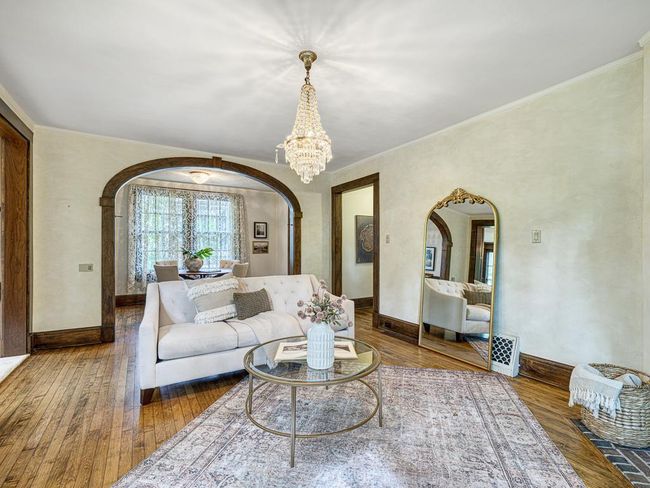 18 - Family Room.jpg | Image 19