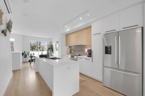 38043 Helm Way, Squamish, BC, V8B2A1 | Card Image