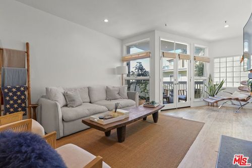 306-2913 3rd Street, Santa Monica, CA, 90405 | Card Image