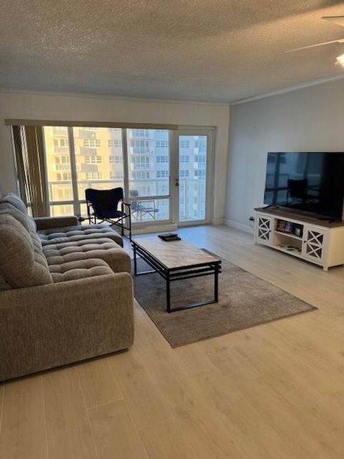 1005-111 N Pompano Beach Boulevard, Pompano Beach, FL, 33062 | Card Image