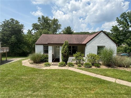 11 Meadowbrook Ave, Greensburg, PA, 15601-1711 | Card Image