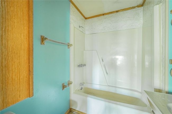 Cabin bathroom | Image 10