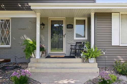 10 Western Ter, Golden Valley, MN, 55426-1340 | Card Image