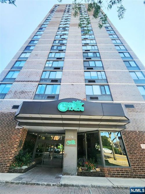 770 Anderson Ave, Cliffside Park, NJ, 07010-2177 | Card Image