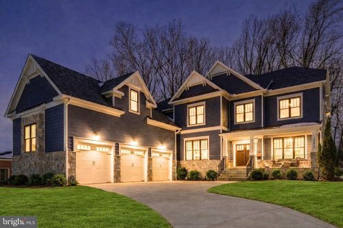 9222 Brian Dr, VIENNA, VA, 22180-6115 | Card Image