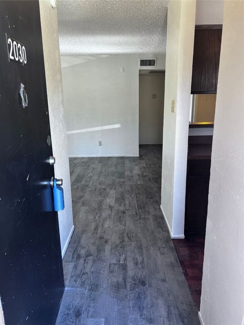 2030-8110 Skillman St, Dallas, TX, 75231-2817 | Card Image
