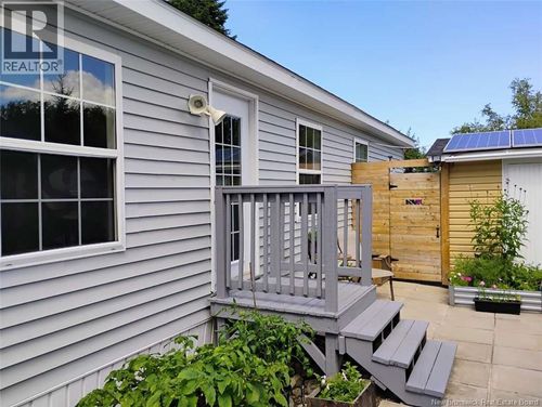 35 Fourth Ave, Pointe-Du-Chêne, NB, E4P4H4 | Card Image