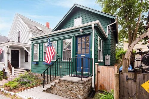 12 Maitland Ct, Newport, RI, 02840-1512 | Card Image