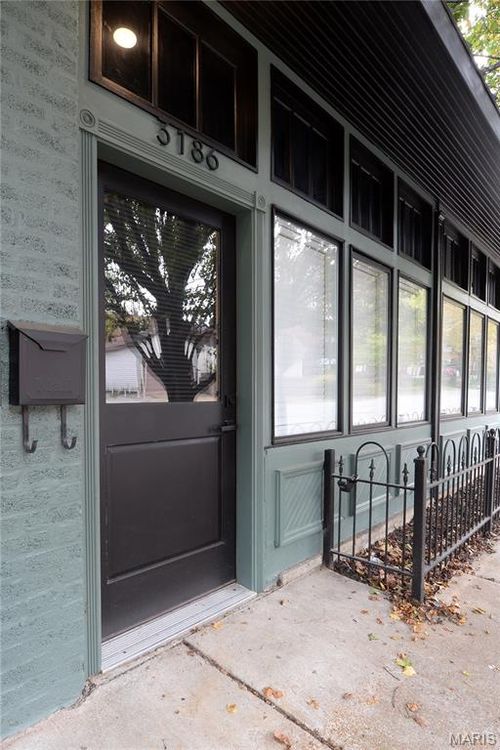 3186 Oak Hill Ave, Saint Louis, MO, 63116-3946 | Card Image