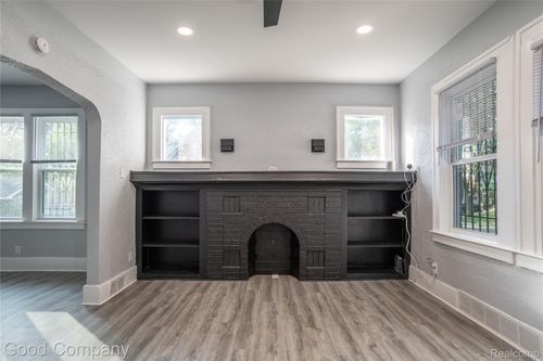 5217 Lakeview St, Detroit, MI, 48213-3719 | Card Image