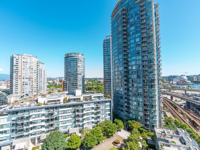 1607 - 188 Keefer Place, Condo with 2 bedrooms, 2 bathrooms and 1 parking in Vancouver BC | Image 2