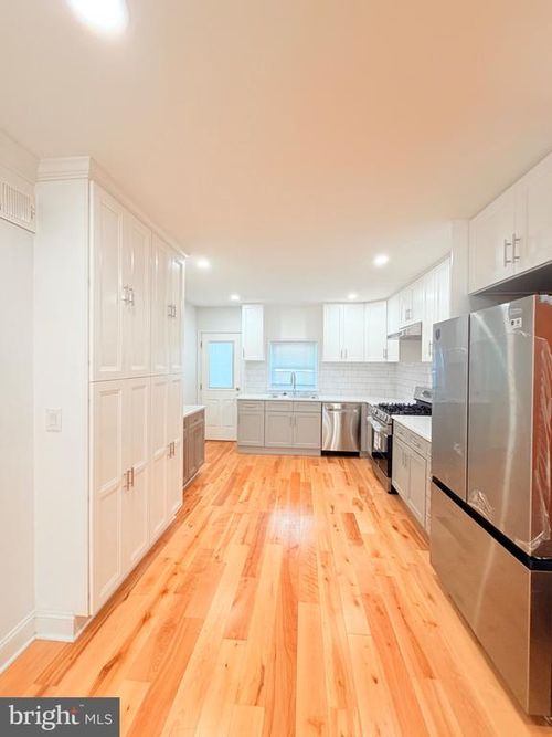 2321 S Front St, PHILADELPHIA, PA, 19148-4101 | Card Image