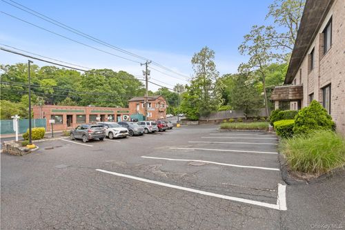 7 Riversville Rd, Greenwich, CT, 06831-3684 | Card Image