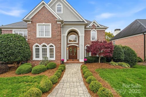 3710 8th Street Pl Nw, Hickory, NC, 28601-8087 | Card Image