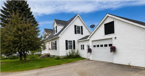 7 Pine Street, Norway, ME, 04268 | Card Image