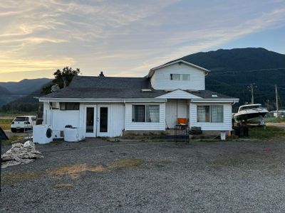 39582 Lougheed Highway, House other with 3 bedrooms, 2 bathrooms and null parking in Deroche BC | Image 2