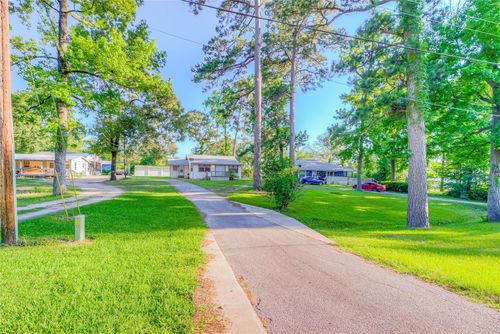 323 Lakeview Dr, Onalaska, TX, 77360-7439 | Card Image