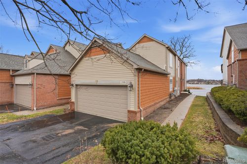 3106 Bay Front Ct, Waterford, MI, 48328-1696 | Card Image