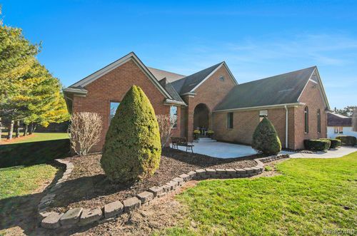 62704 Schoenherr Rd, Washington Township, MI, 48094-1729 | Card Image