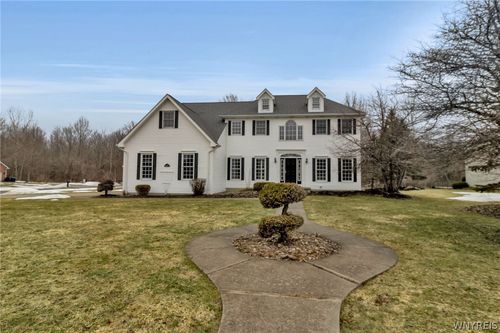 9 Hazelwood Ln, Grand Island, NY, 14072-3318 | Card Image