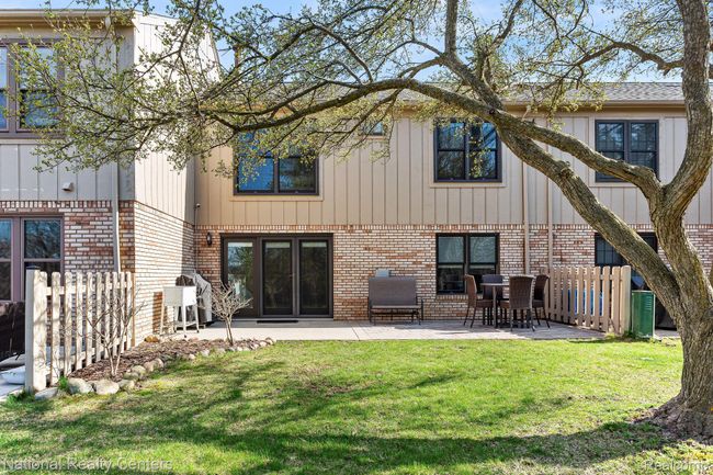 3 - 11987 Shenandoah Dr, Home with 2 bedrooms, 2 bathrooms and null parking in South Lyon MI | Image 4
