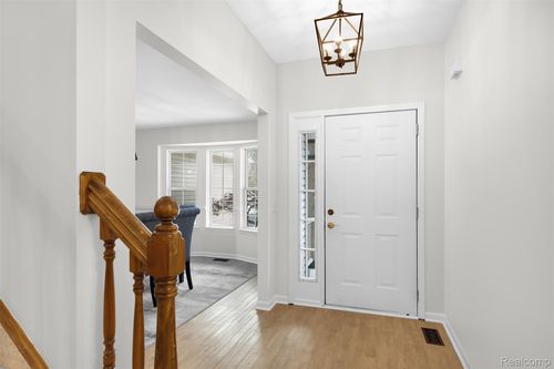 1614 High Pointe Dr, Oxford, MI, 48371-5836 | Card Image