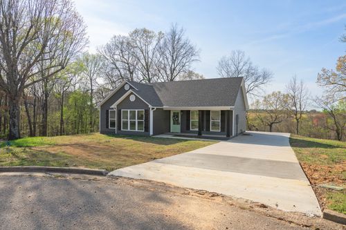 16 Chaseland Cv, Lexington, TN, 38351-2250 | Card Image