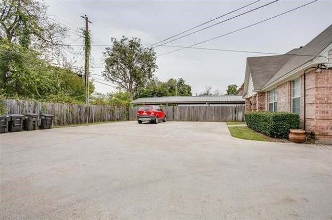 3233 S University Dr, Home with 6 bedrooms, 4 bathrooms and 6 parking in Fort Worth TX | Image 13