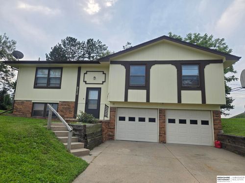 9315 Clubhouse Cir, Plattsmouth, NE, 68048-4210 | Card Image