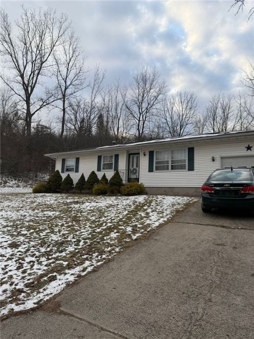 25 Burgess St, Auburn, NY, 13021-5231 | Card Image