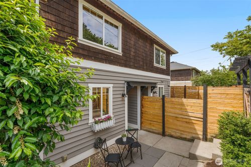 9121 23rd Ave Ne, Seattle, WA, 98115-3368 | Card Image