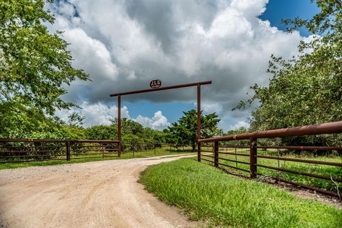 3042 County Road 452, Palacios, TX, 77465-1548 | Card Image