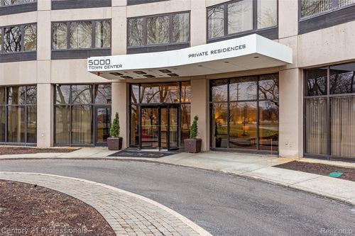 1704-5000 Town Ctr, Southfield, MI, 48075-1115 | Card Image
