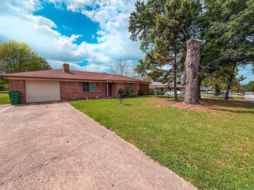 201 Thomas Rd, Palestine, TX, 75803-6823 | Card Image