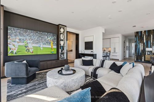 uph01-33 Frederick Todd Way, East York, ON, M4G0C9 | Card Image