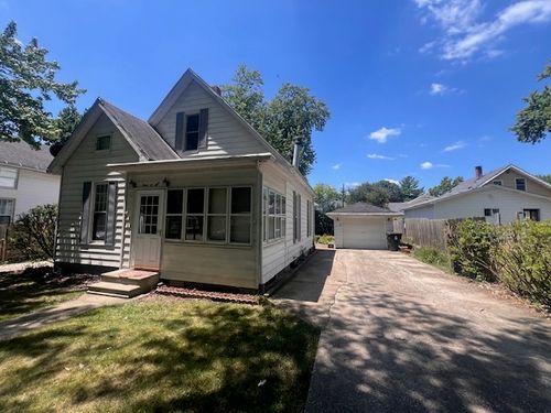 409 S East St, Clinton, IL, 61727-2311 | Card Image