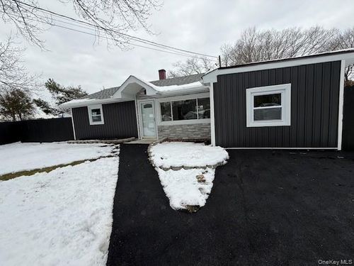 1052 Bay Shore Ave, Bay Shore, NY, 11706-2706 | Card Image