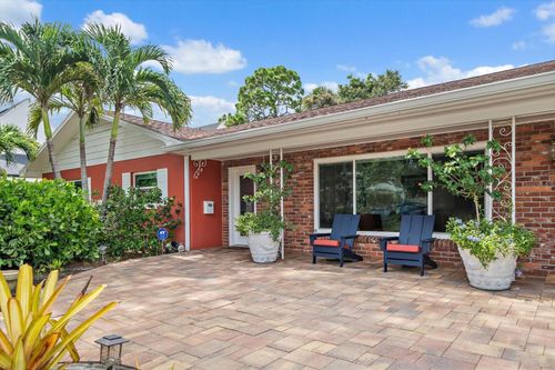 252 S Garden Cir, BELLEAIR, FL, 33756-1671 | Card Image