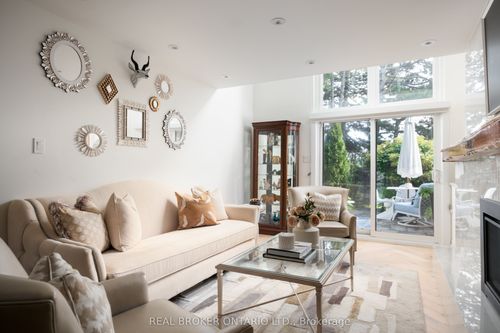 b-187 Sherwood Ave, Toronto, ON, M4P2A9 | Card Image